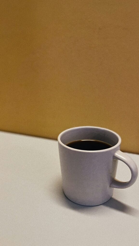 Tazza di caffè filtrato americano servito in grande formato